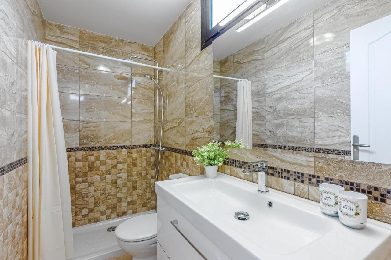 Apartment Apart America - 150 Meters From The Beach, Free Wi-Fi Arona  Buitenkant foto