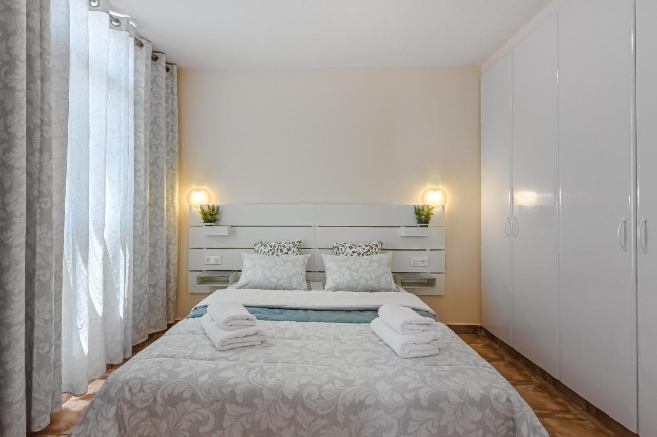 Apartment Apart America - 150 Meters From The Beach, Free Wi-Fi Arona  Buitenkant foto
