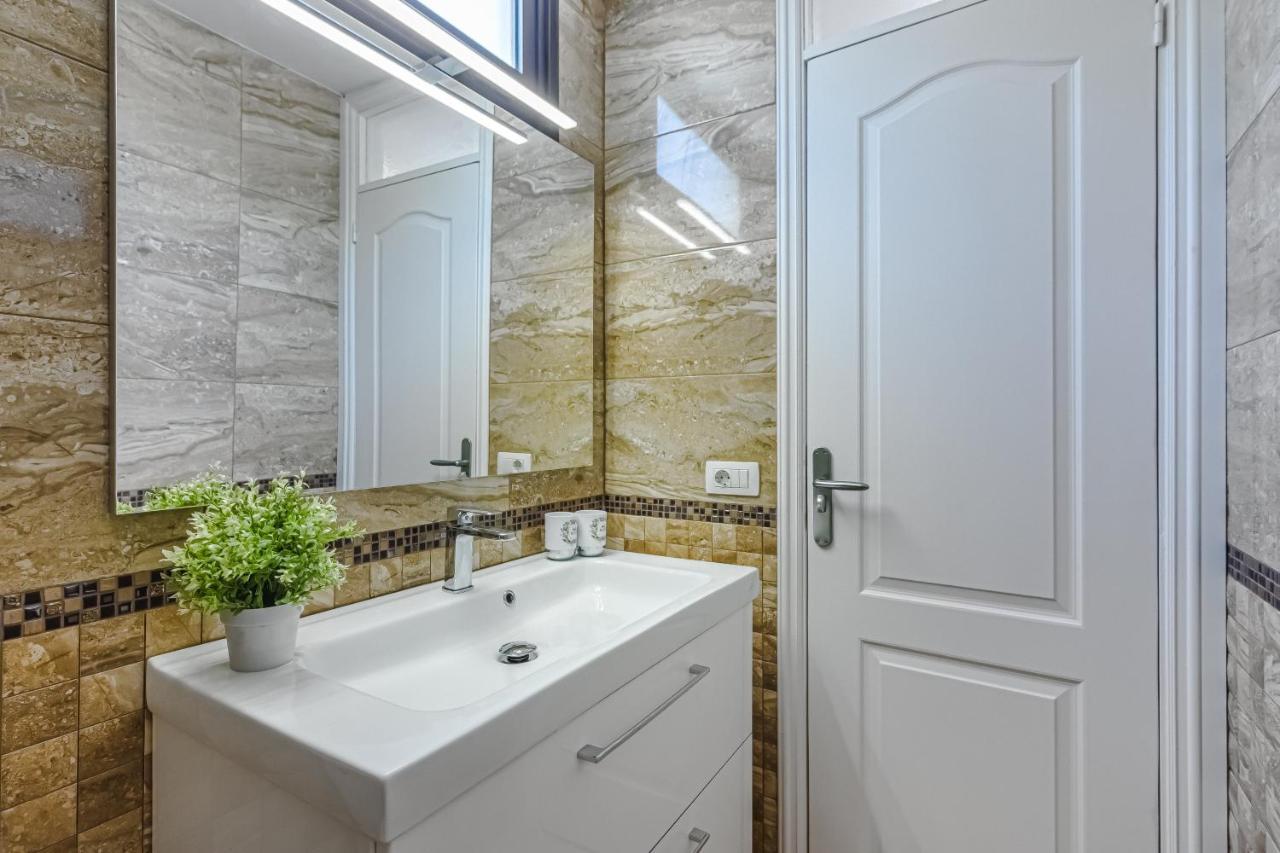 Apartment Apart America - 150 Meters From The Beach, Free Wi-Fi Arona  Buitenkant foto