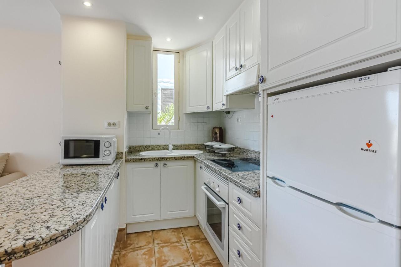 Apartment Apart America - 150 Meters From The Beach, Free Wi-Fi Arona  Buitenkant foto